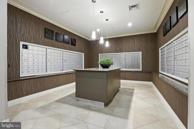 Building Photo - 2451 Midtown Ave