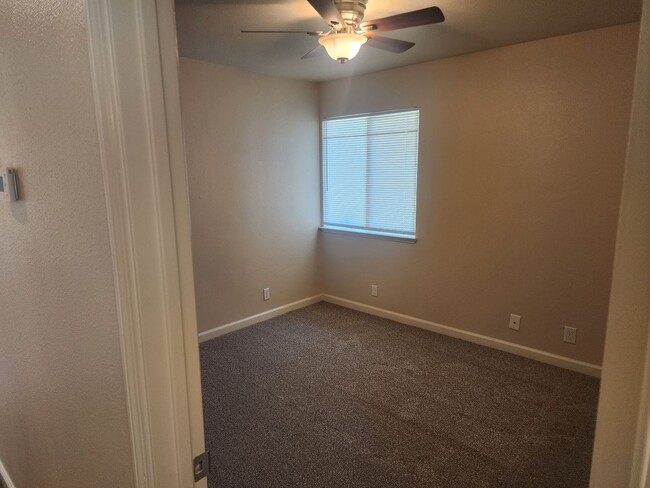 Building Photo - 2025 Durango Ln