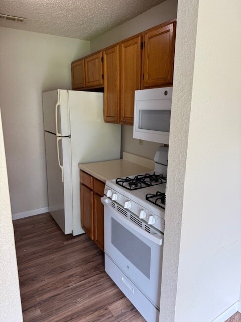 Primary Photo - 2103 N Keebler Ave