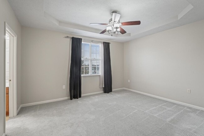 Building Photo - Beautiful 3 Bedroom Condo Available Now!