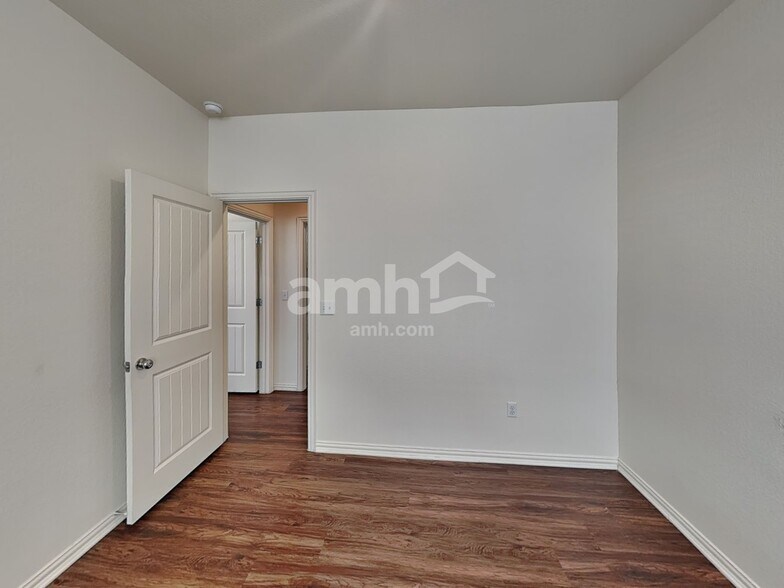 Building Photo - 180 Pebble Creek Run