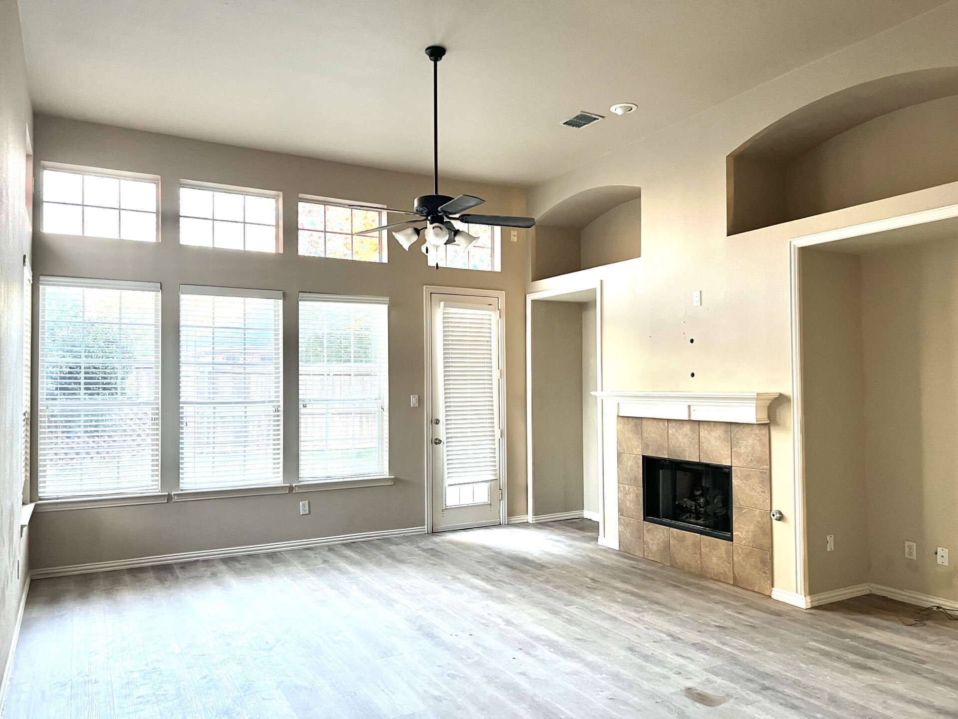 Building Photo - 2421 Mallard Dr