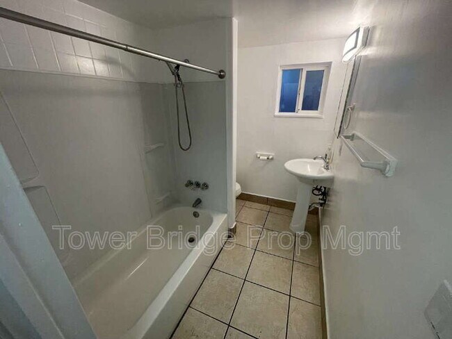 Building Photo - 474 Harding Ave