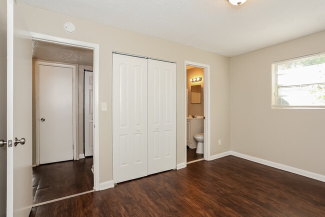 Building Photo - 8863 Yeoman Dr