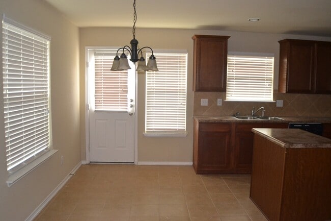 Building Photo - 3 Bedroom 2 bath Home in NW San Antonio Re...