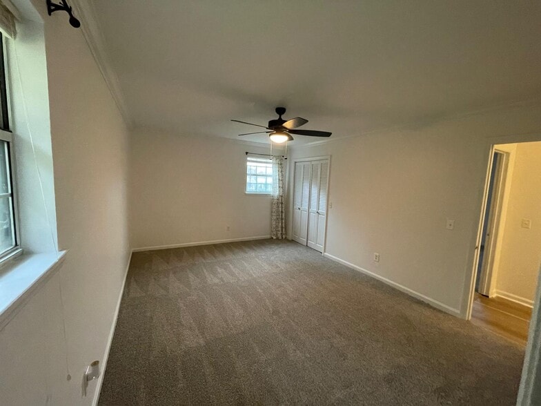 Master Bedroom (w/ bathroom en-suite) - 1936 Ashmore Ave