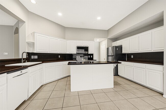 Building Photo - 10323 Emerald Pine Dr