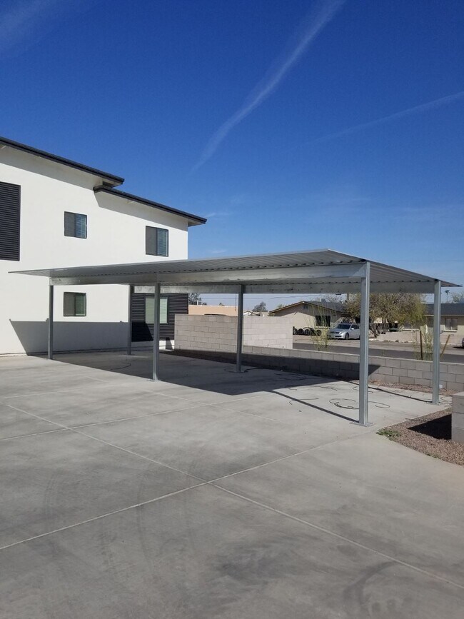 Building Photo - FANTASTIC FIRST FLOOR 2 BEDROOMS AND 1 BATHROOM PLUS PRIVATE BACKYARD