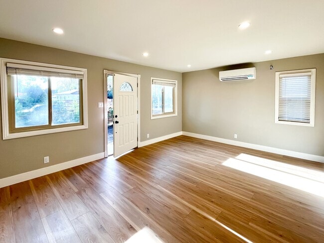 Building Photo - 3213 Atwater Ave