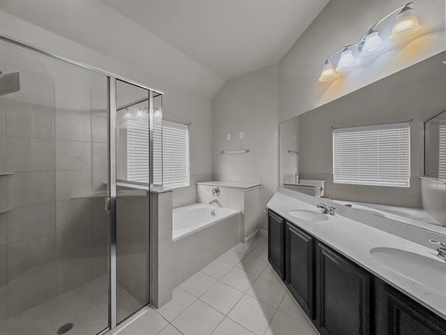 Building Photo - 3205 Ridgeway Dr