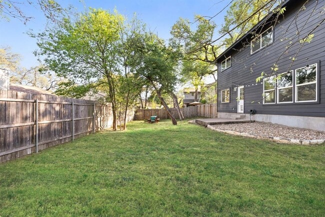 Building Photo - 7909 Manassas Dr