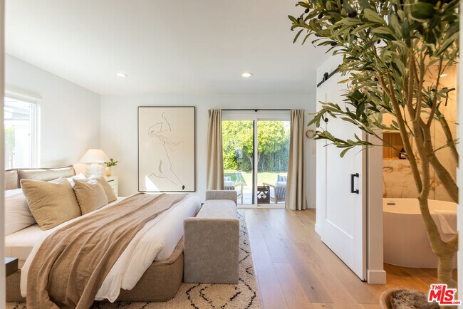 Building Photo - 3840 Lyceum Ave