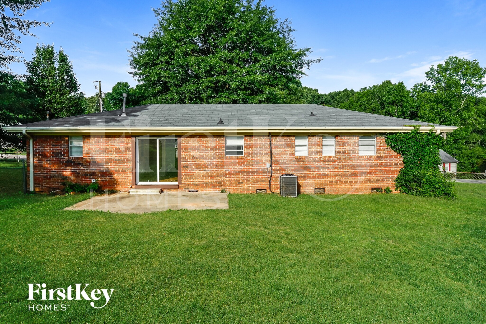 Building Photo - 5562 Hood St