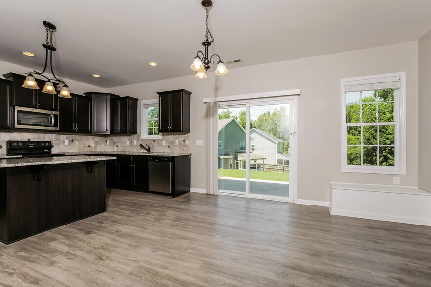 Building Photo - 105 Sloan Dr