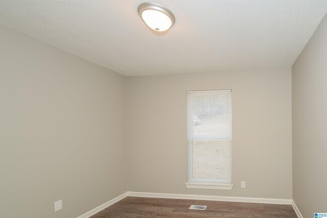Building Photo - 1037 Medina Dr
