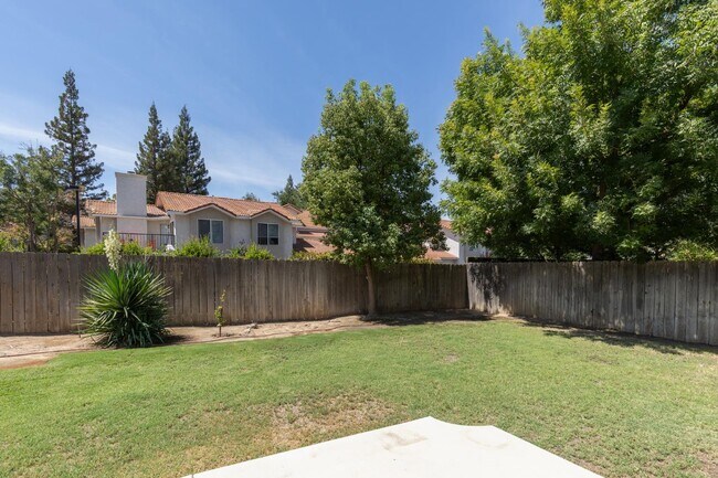 Building Photo - 953 E Buckhill Rd