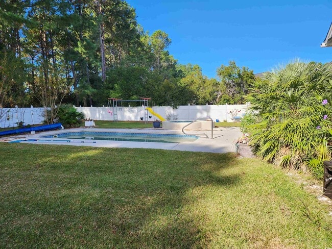 Building Photo - 2360 Clandon Dr