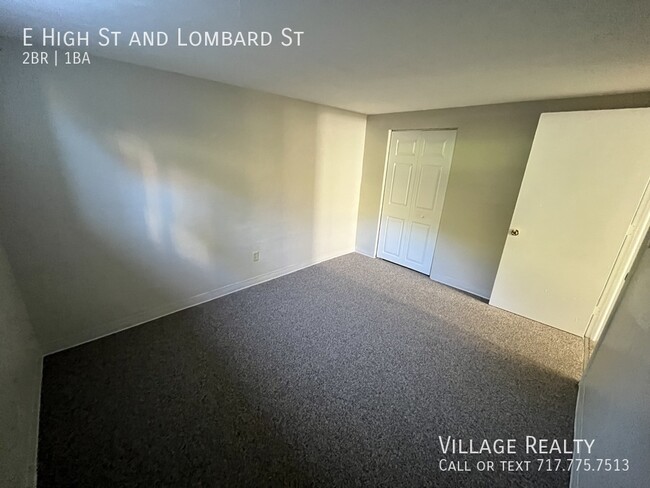 Building Photo - Huge 2-Bed apartment with washer/dryer hoo...