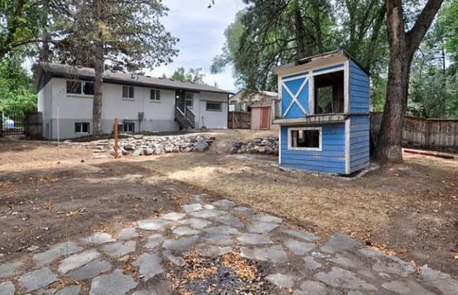 Building Photo - 4 Bedroom/ 2 Bathroom house in Midvale