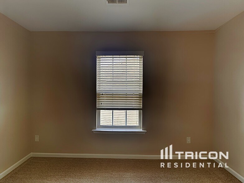 Building Photo - 137 Chatham Trace