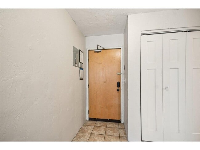 Building Photo - 2525 3rd Ave S