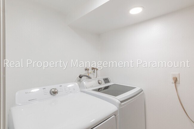 Building Photo - Spectacular 2 Bedroom, 2 Bath Condo with L...