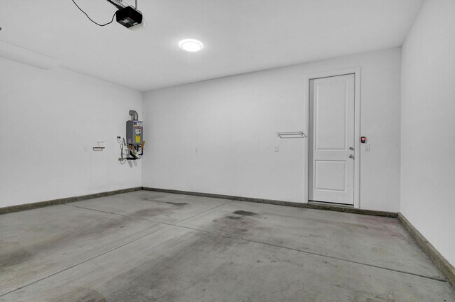 Building Photo - Summerlin gated community 4 bedroom 3 baths