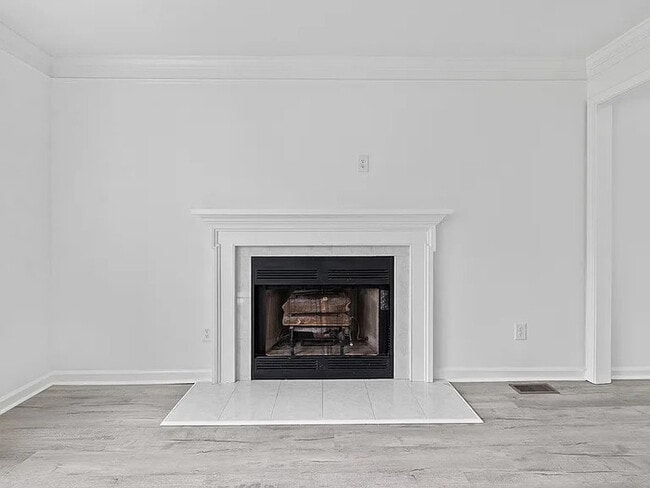 Building Photo - Lease OR Lease to Own