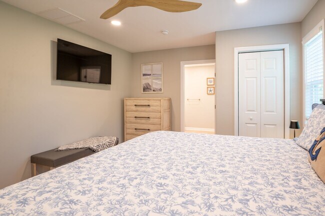 Building Photo - PERFECT OFF-SEASON BEACH GETAWAY