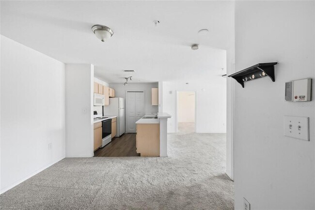 Building Photo - 5447 Vineland Rd