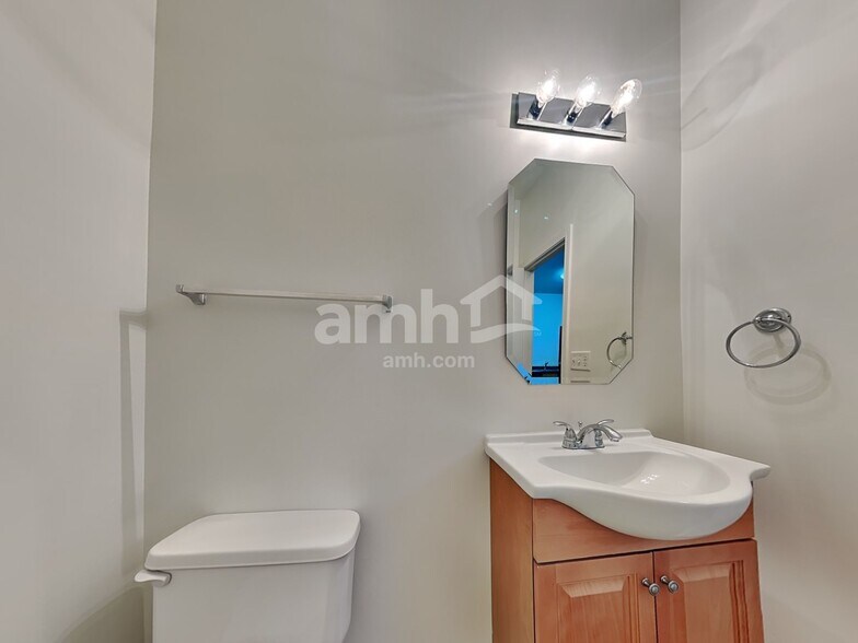 Building Photo - 8523 Greenware Trl