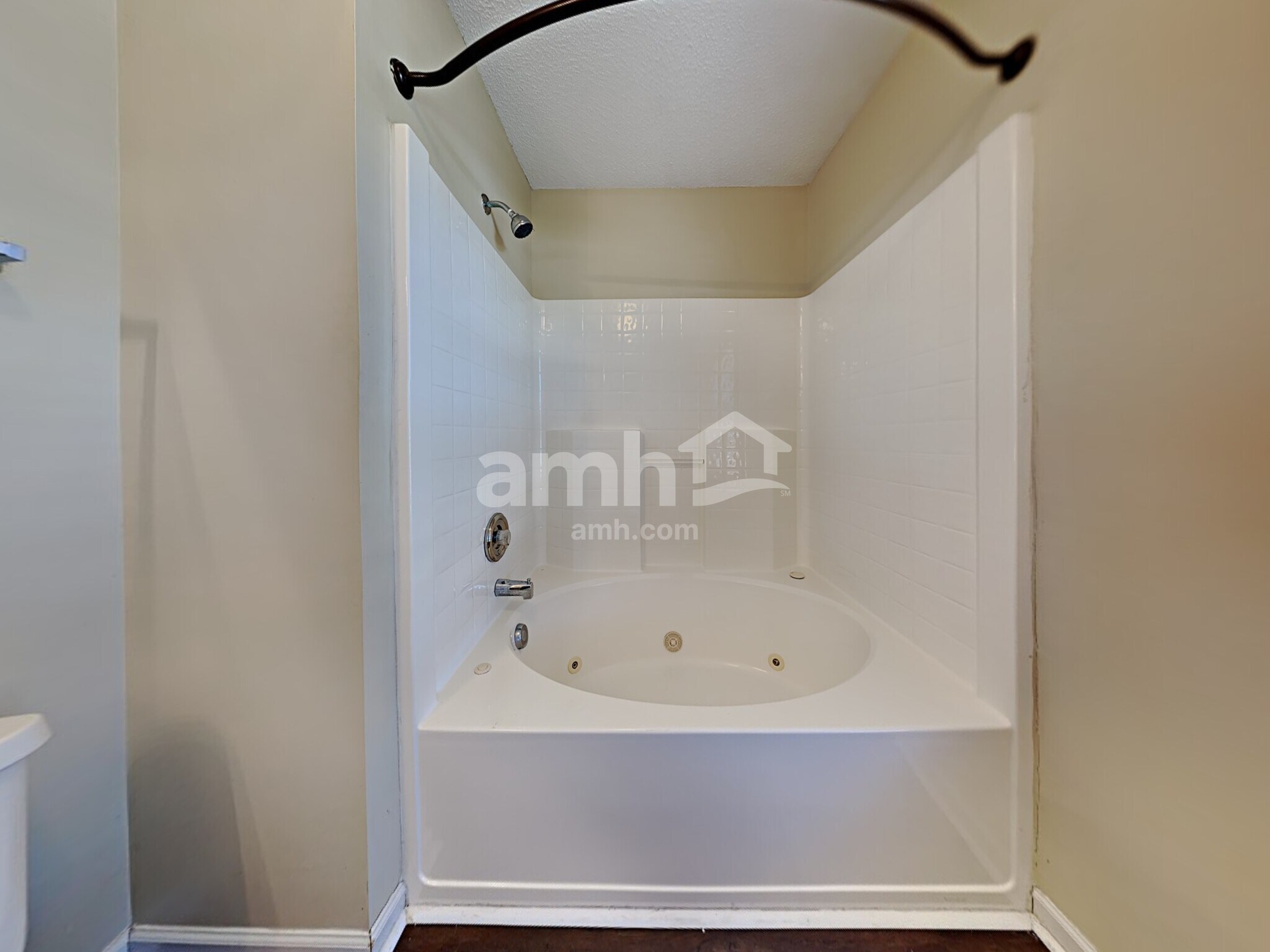 Building Photo - 126 Apache Dr