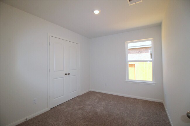 Building Photo - 8031 Vacek Meadows Loop