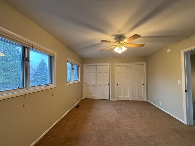 Building Photo - Large 3 bedroom, 2.5 bath townhome with 2-car garage!