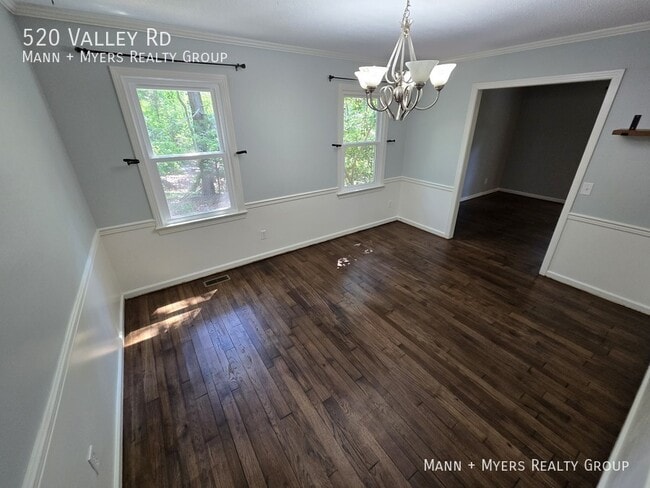 Building Photo - 520 Valley Rd