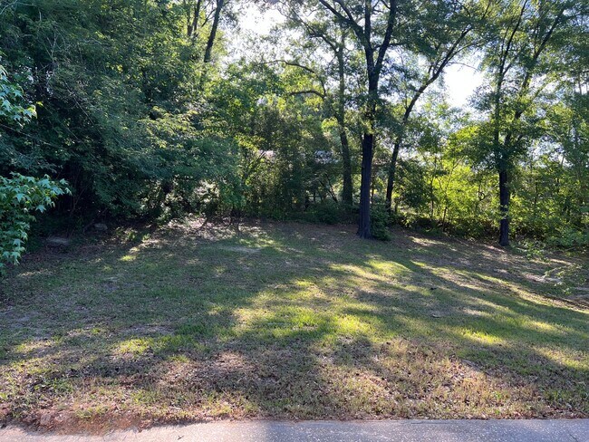 Building Photo - 185 Hickory Tree Ln