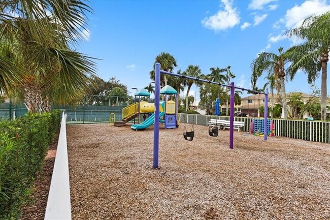 Building Photo - 10792 Queen Palm Ct