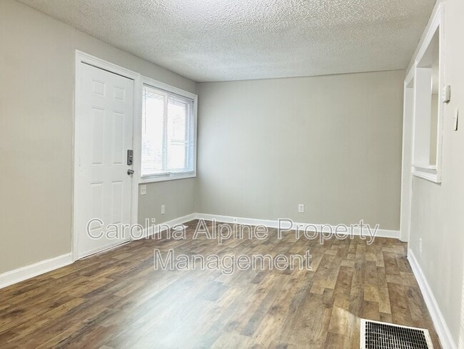 Building Photo - 131 Lindsey St