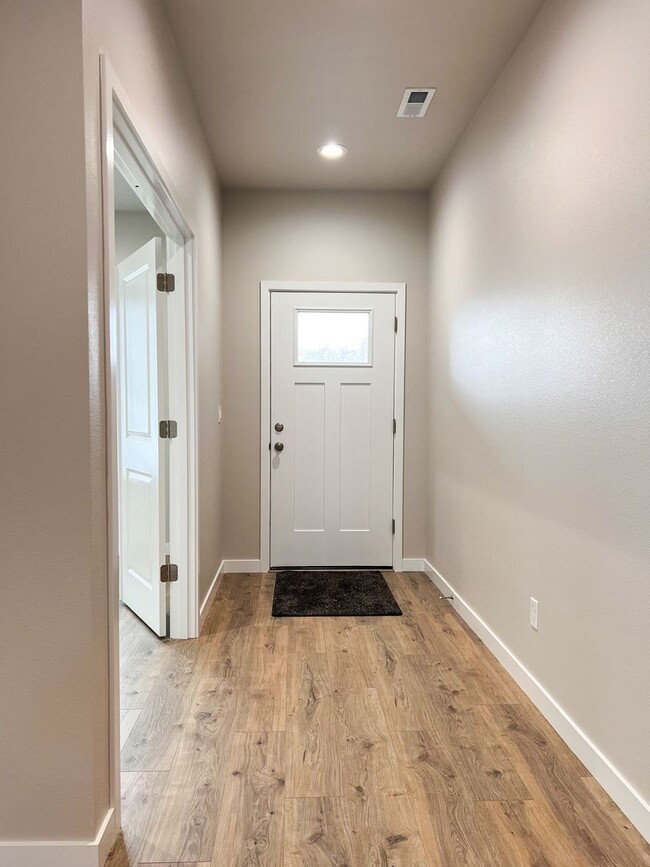 Building Photo - NEW CONSTRUCTION 4BD/2BA HOME IN JEFFERSON