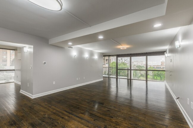 Building Photo - 600 Admiral Blvd