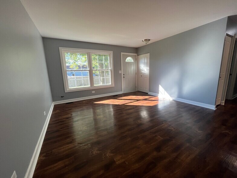 Livingroom - 28 Wildwood Lane G