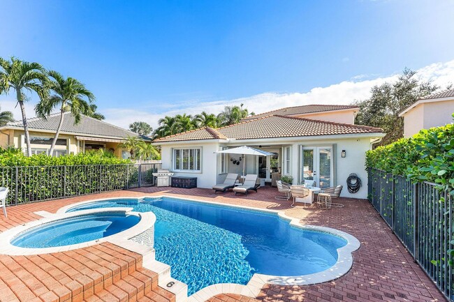 Building Photo - 121 Palm Cir