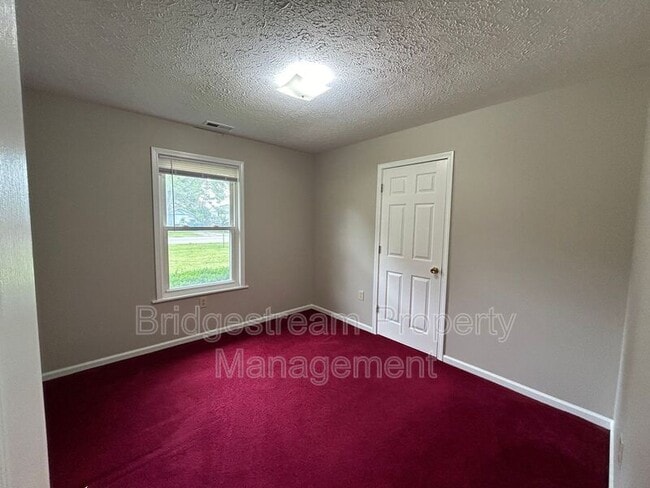 Building Photo - 2460 Rondowa Ave