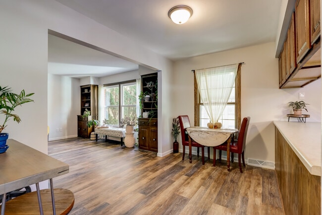 Building Photo - 16450 Dane Ct E