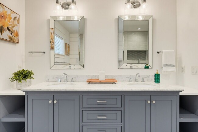 Building Photo - Modern Preston Hollow-Area Home with Resort-Style Services