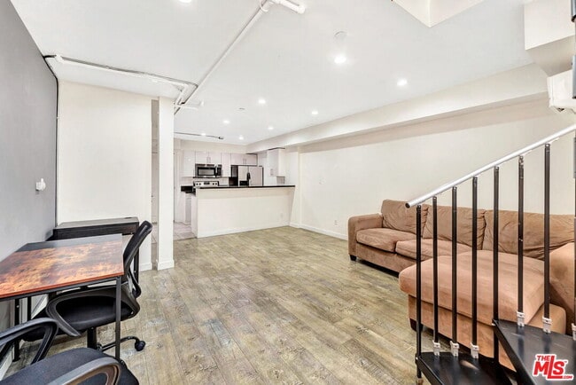 Building Photo - 10982 Roebling Ave