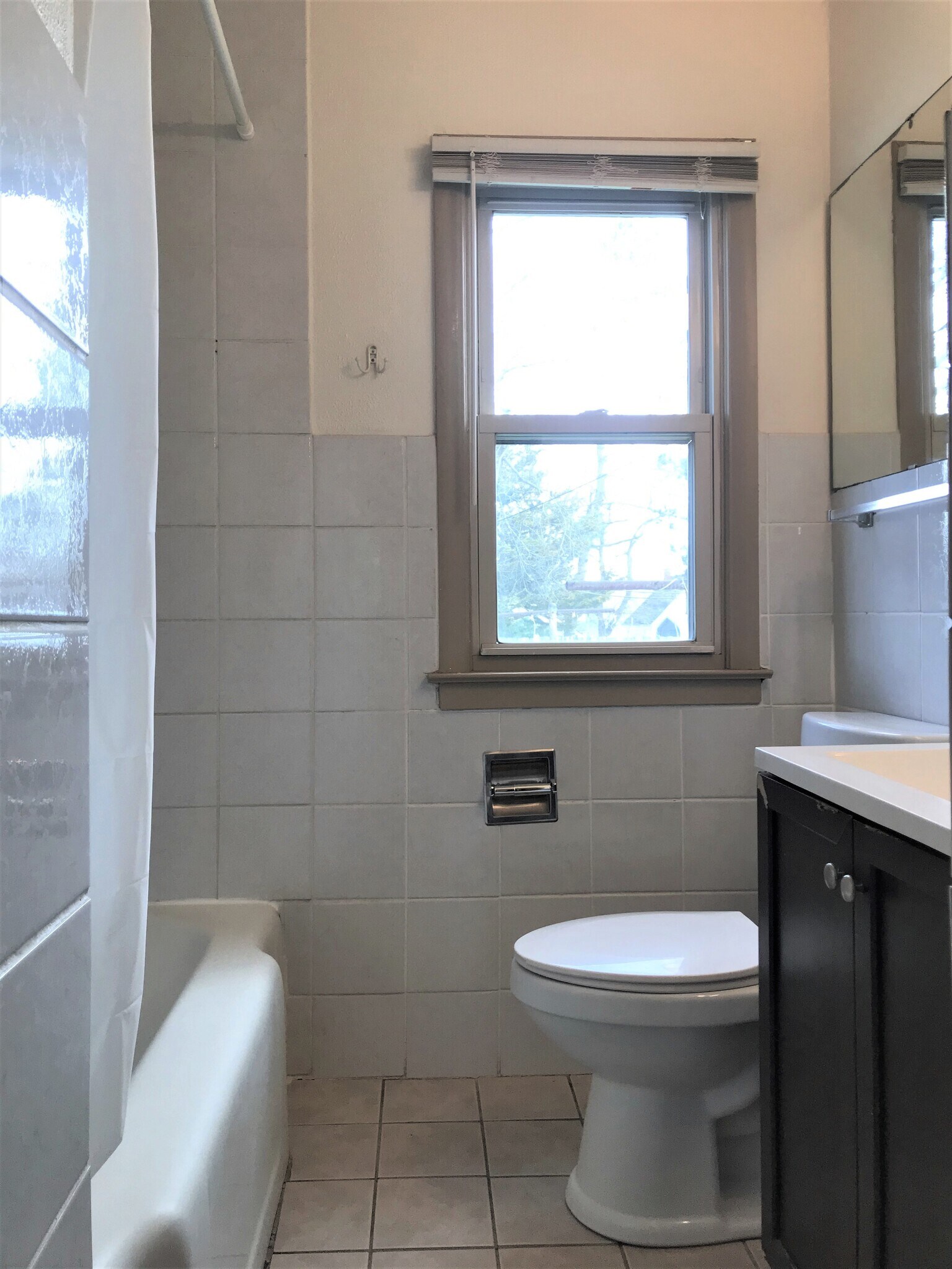 Building Photo - 1305 Temkin Ave
