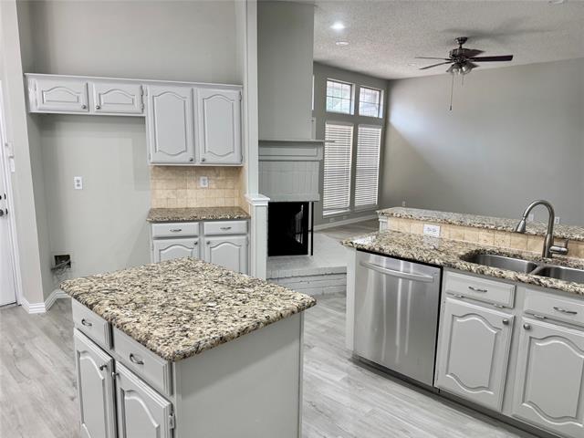 Building Photo - 711 Cottonwood Bend Dr