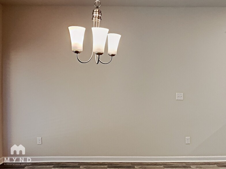 Building Photo - 4940 Lower Elm St