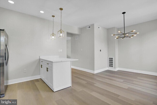 Building Photo - 3202 Dudley Ave